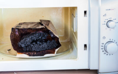 How to Deodorize a Smelly Microwave Oven